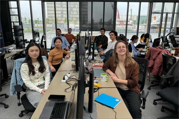 Funding scholarships with NYE Stern and the development of the e-lab laboratory